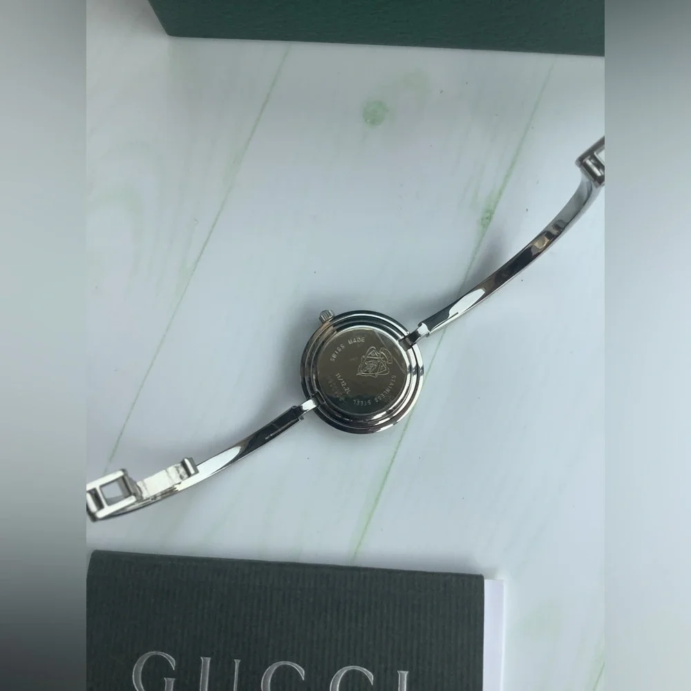 Gucci Silver Bangle Watch with Multicolor Interchangeable Bezels 💛🤍❤️